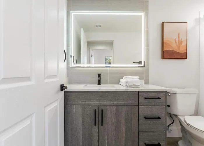 2br Cozysuites At Kierland Commons With Pool #11