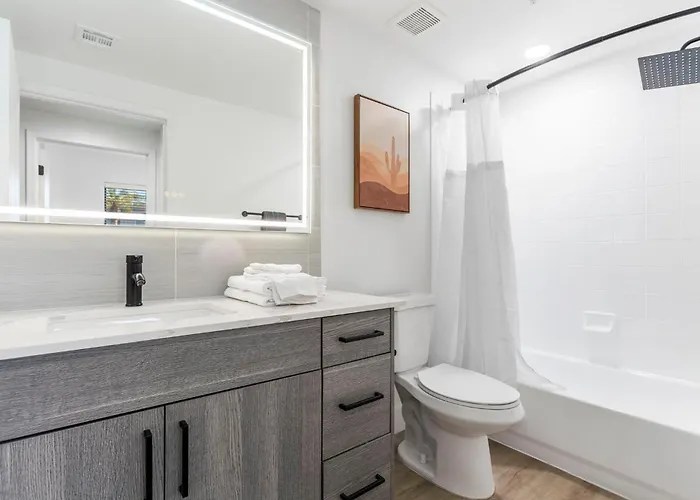Apartment 2br Cozysuites At Kierland Commons With Pool #11 Scottsdale