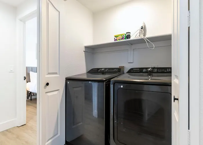 2br Cozysuites At Kierland Commons With Pool #11 *