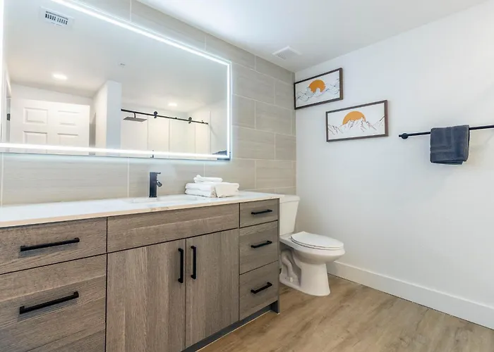 2br Cozysuites At Kierland Commons With Pool #11 Apartment