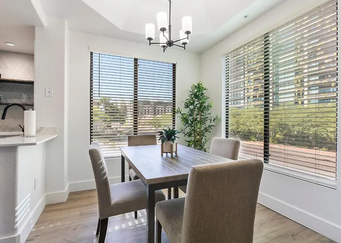2br Cozysuites At Kierland Commons With Pool #11 Apartment