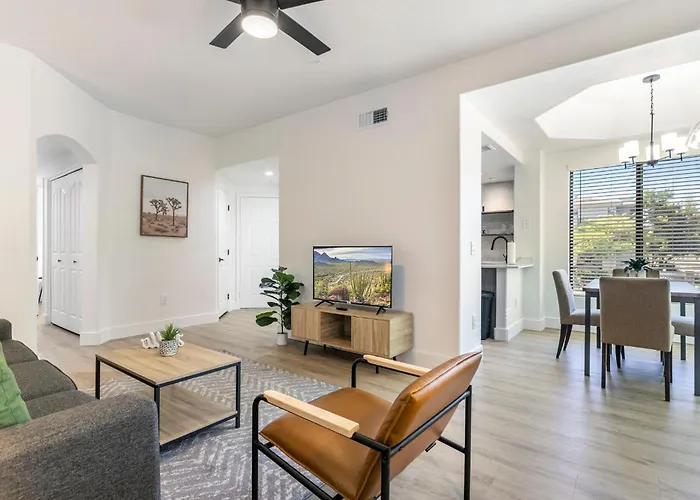 Apartment 2br Cozysuites At Kierland Commons With Pool #11