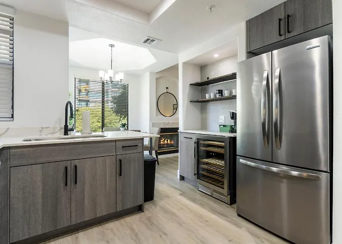2br Cozysuites At Kierland Commons With Pool #11 *